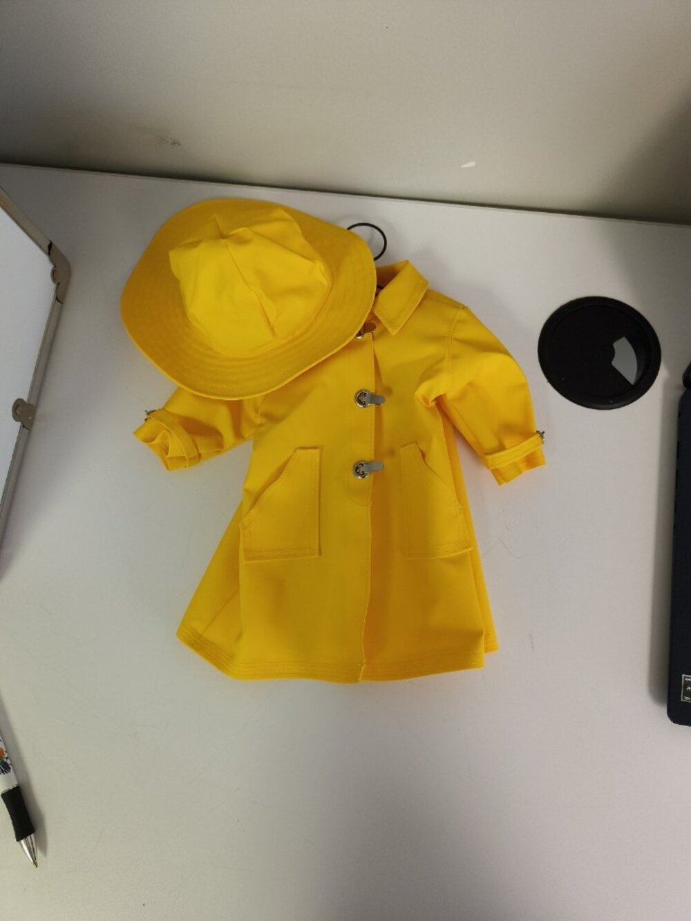 1995 Pleasant Company American Girl Doll Molly Yellow Raincoat & Hat w/ Hanger